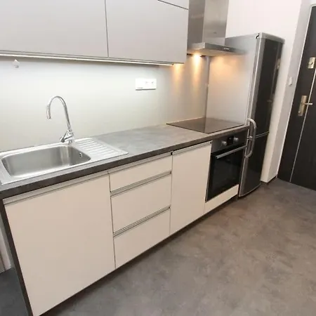 Apartment Self Check-in 45m2 Facing Tram Station Prag