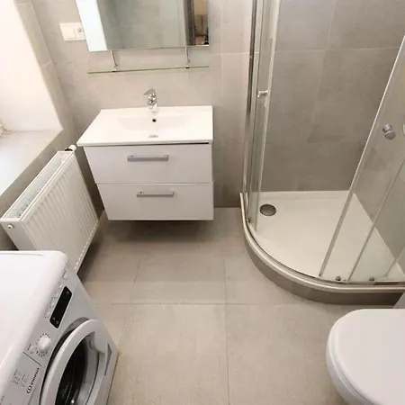 Self Check-in 45m2 Facing Tram Station Apartamento *